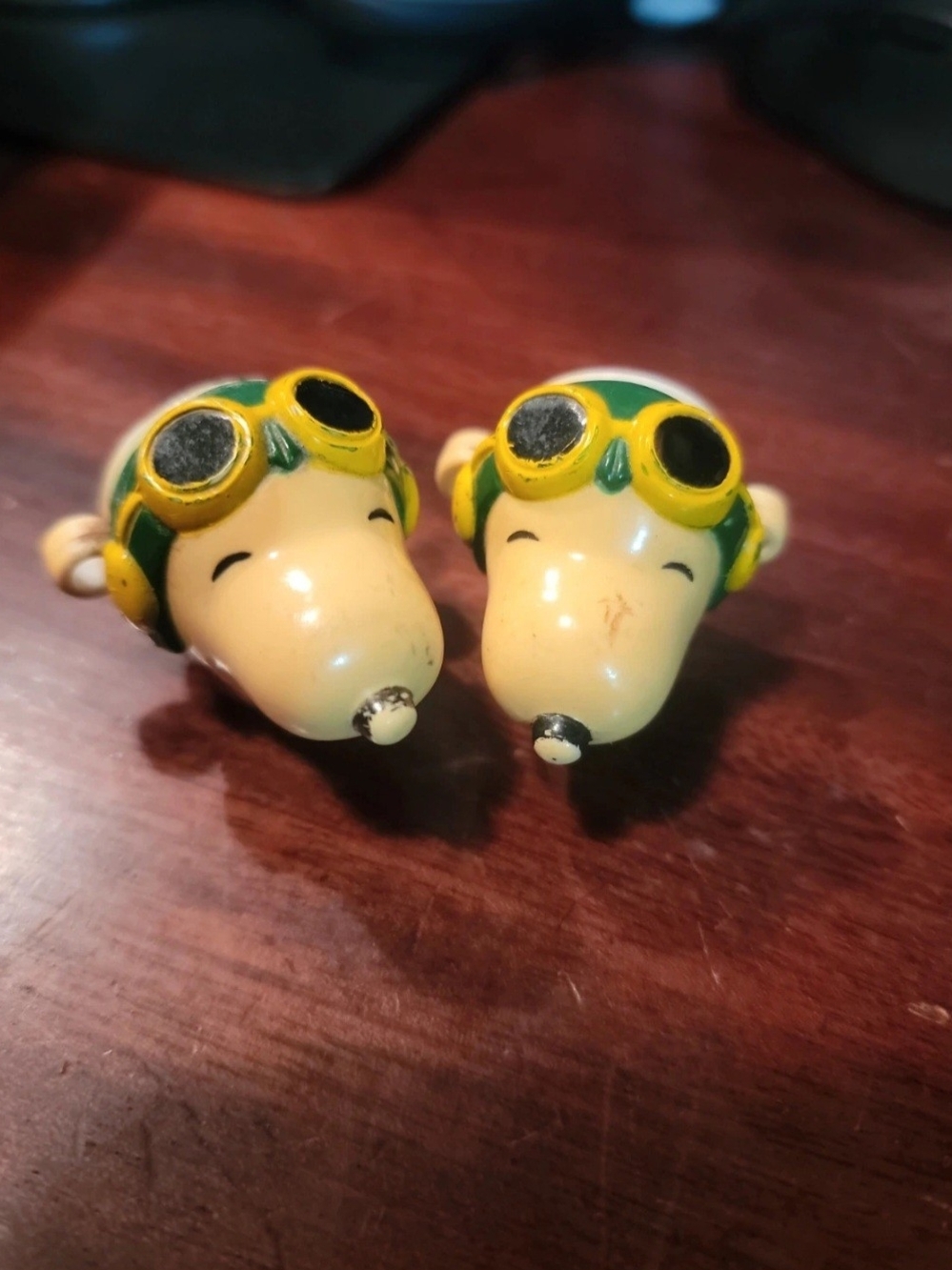 Vintage 1989 Peanuts Snoopy "Bow Biters" Shoelace Clips - Set of 2